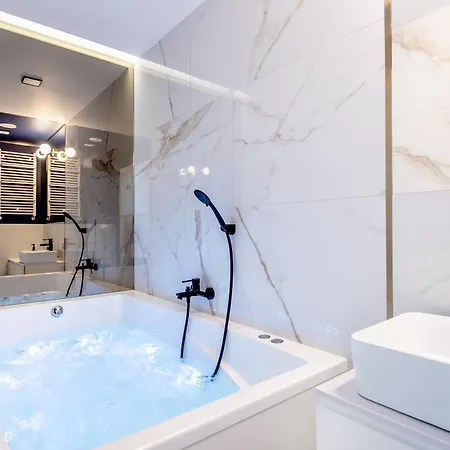 Super-apartamenty Vip Jacuzzi Iii Apartment *